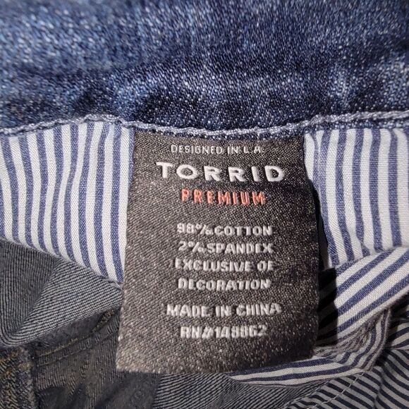 Torrid Premium Boyfriend Jeans Medium Wash w/ Floral Embroidery size 16R - Picture 4 of 9